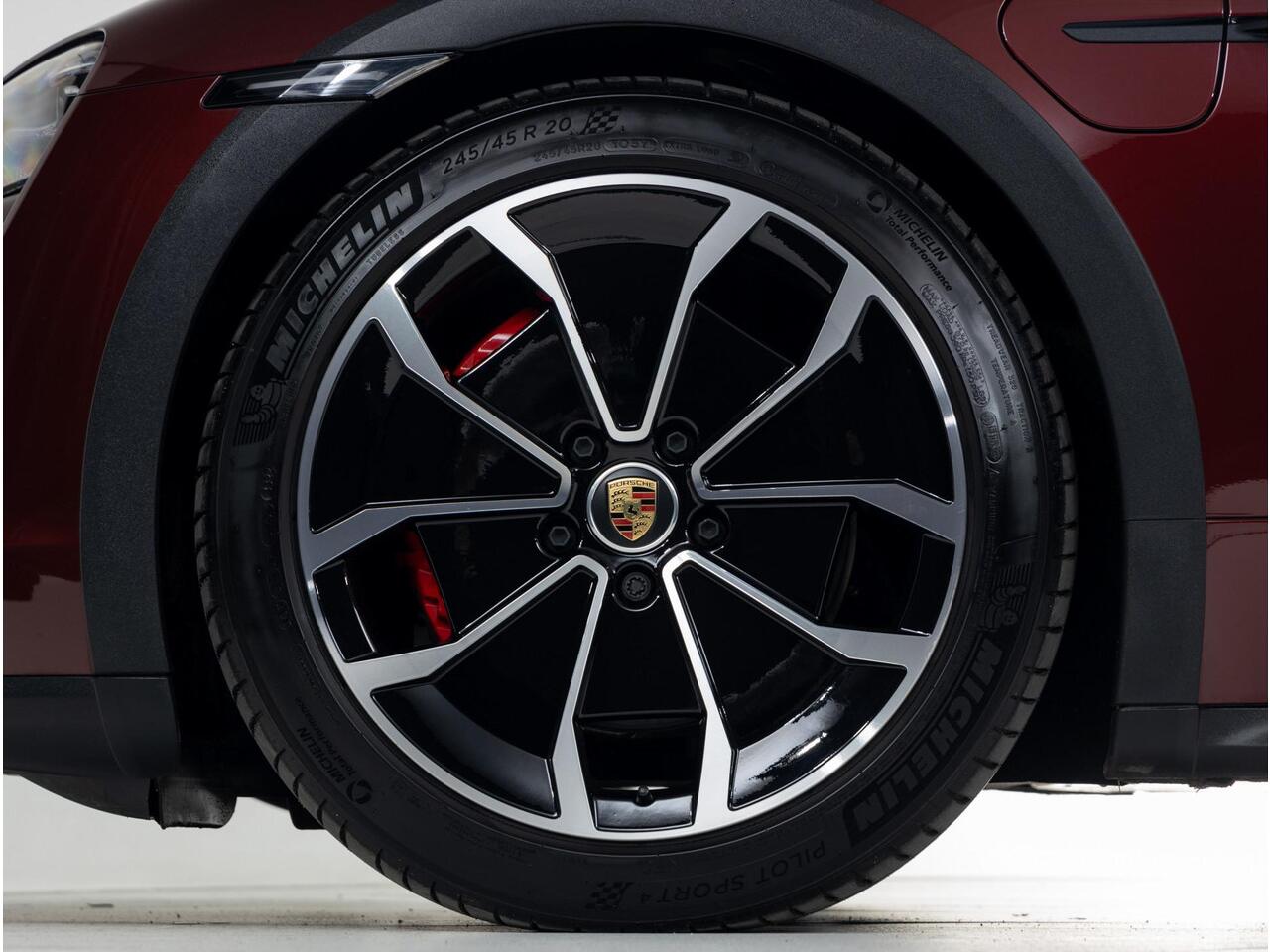 Porsche Taycan 4S Cross Turismo