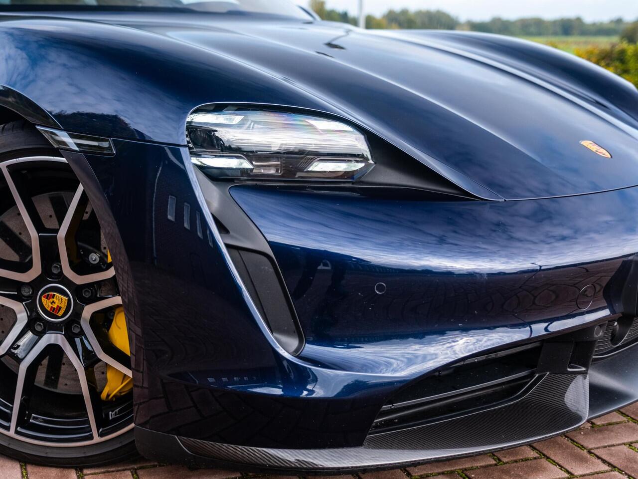 Porsche Taycan Sport Turismo Turbo S 93 kWh 761pk | Burmester | Keramische remmen | Volleder | HUD | SportChrono | Panodak | Bijrijdersdispay | PDCC | Stoelventilatie | 5-pers | SportDesign | InnoDrive| Carbon in/exterieur | Etc..  247300 nw prijs   (Org NL)