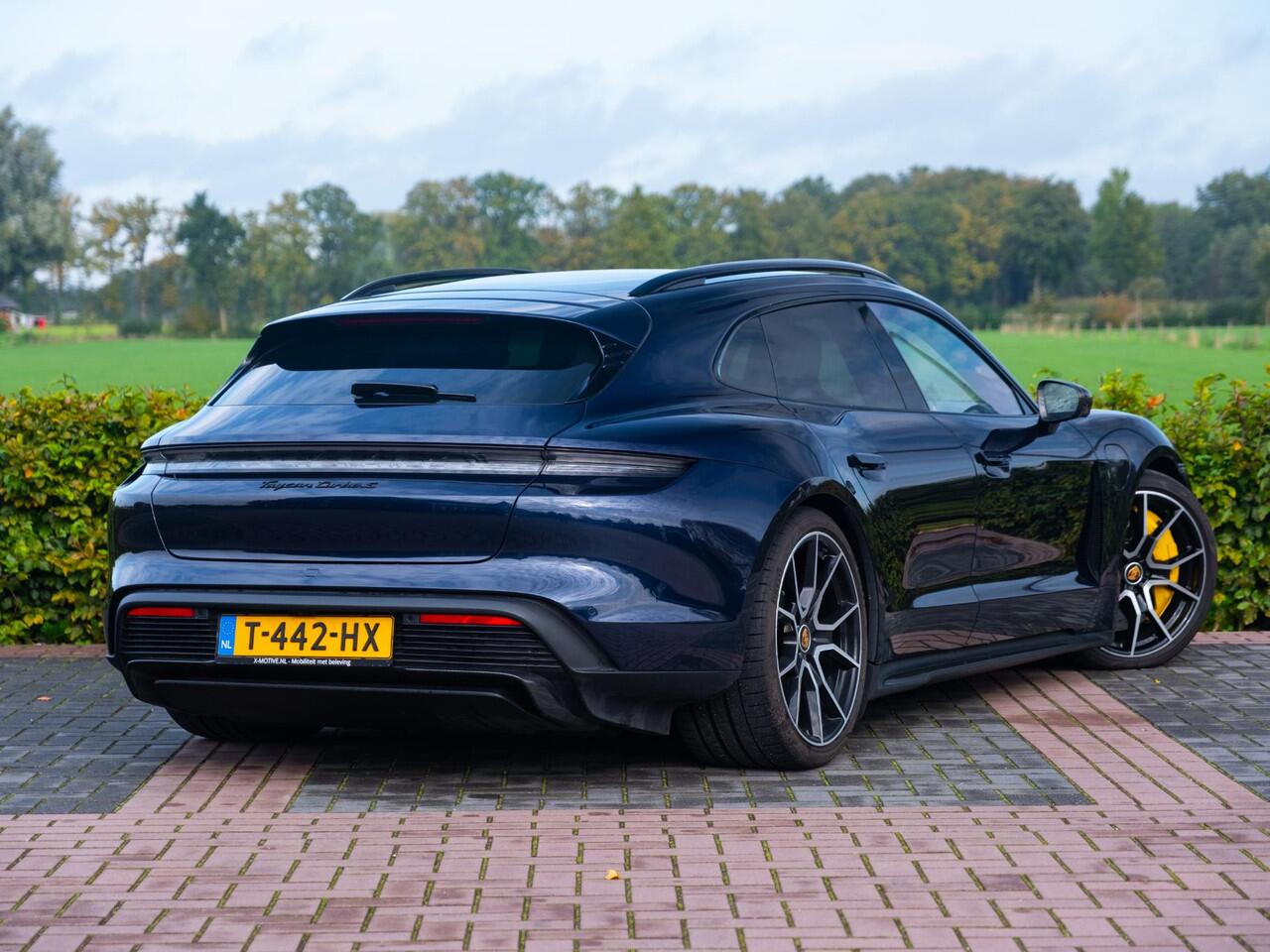 Porsche Taycan Sport Turismo Turbo S 93 kWh 761pk | Burmester | Keramische remmen | Volleder | HUD | SportChrono | Panodak | Bijrijdersdispay | PDCC | Stoelventilatie | 5-pers | SportDesign | InnoDrive| Carbon in/exterieur | Etc..  247300 nw prijs   (Org NL)