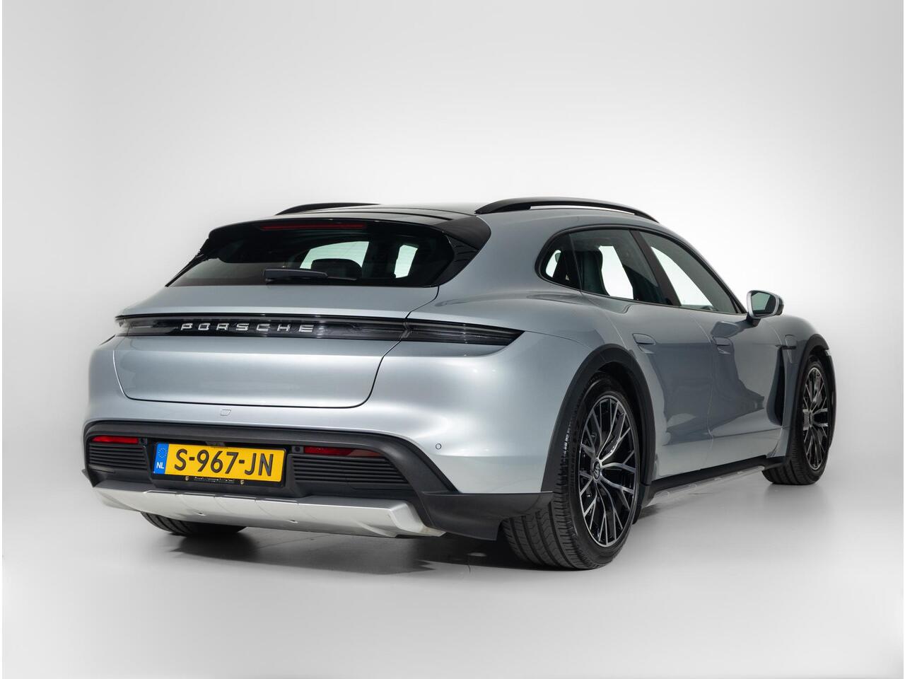 Porsche Taycan 4 Cross Turismo