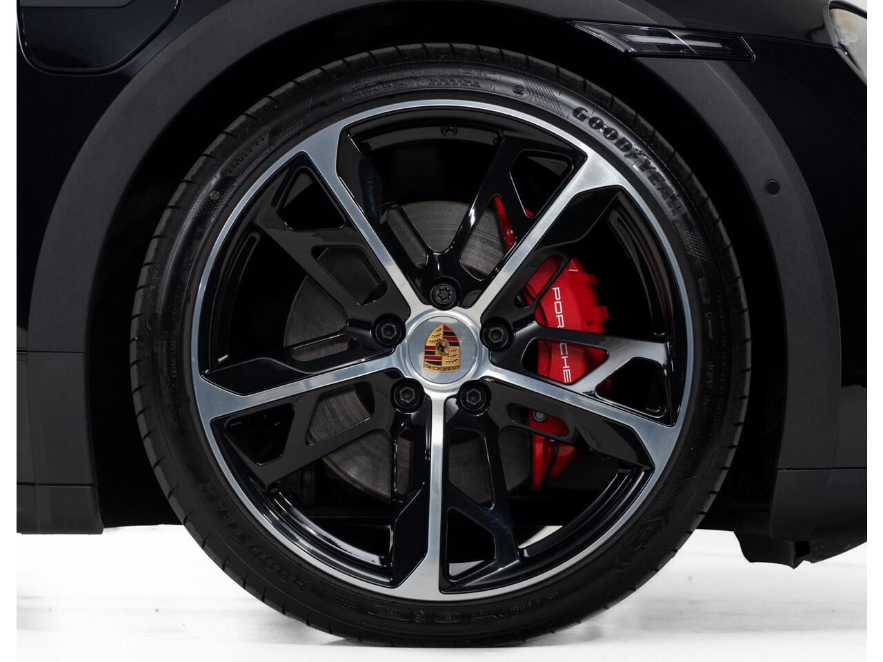 Porsche Taycan 4S Cross Turismo