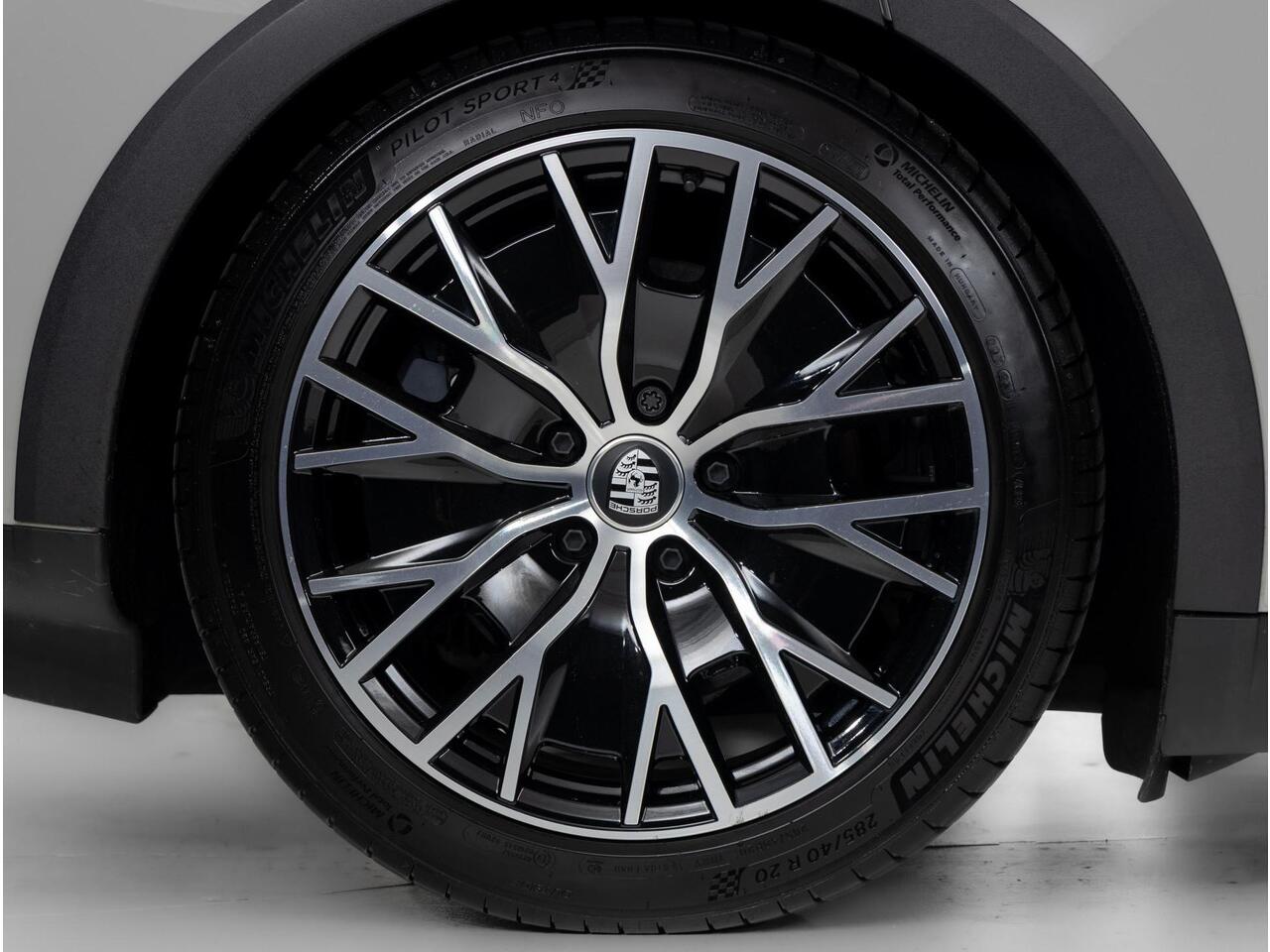 Porsche Taycan 4 Cross Turismo