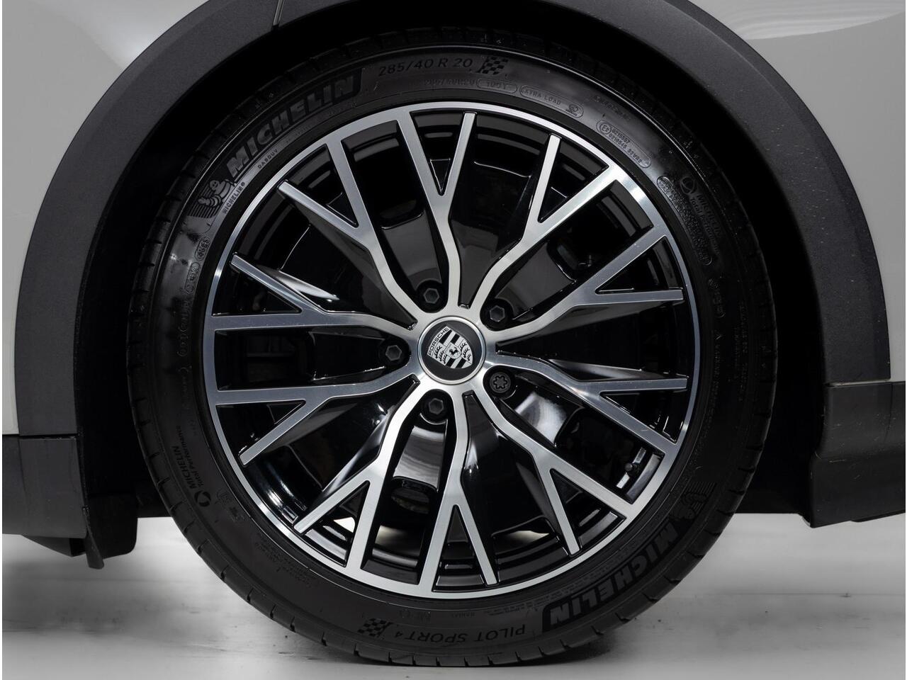 Porsche Taycan 4 Cross Turismo