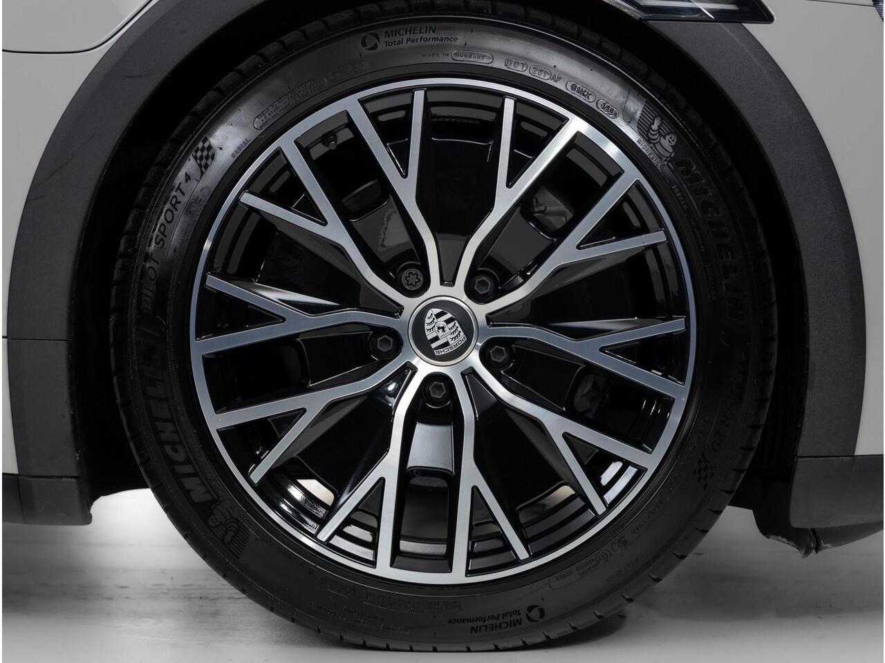 Porsche Taycan 4 Cross Turismo