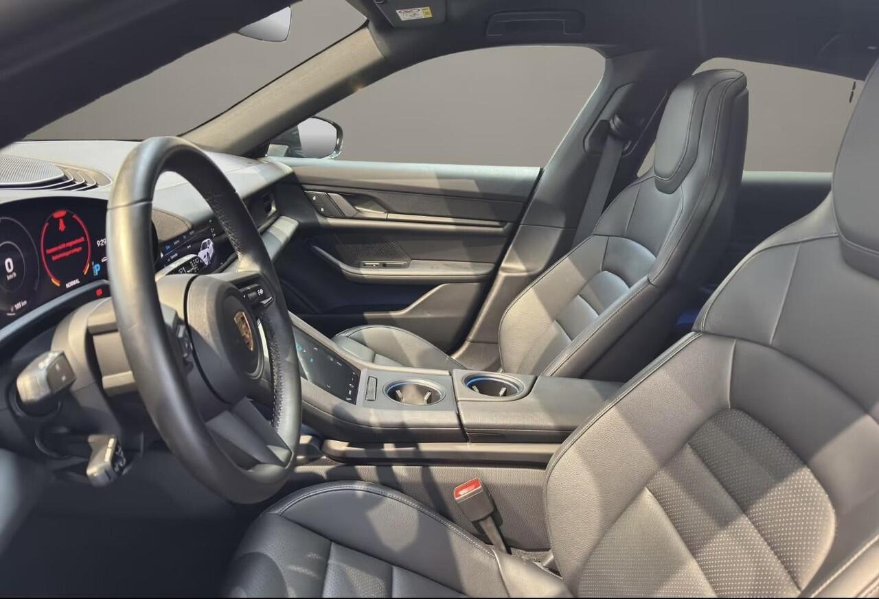 Porsche Taycan Cross Turismo 4S 93 kWh