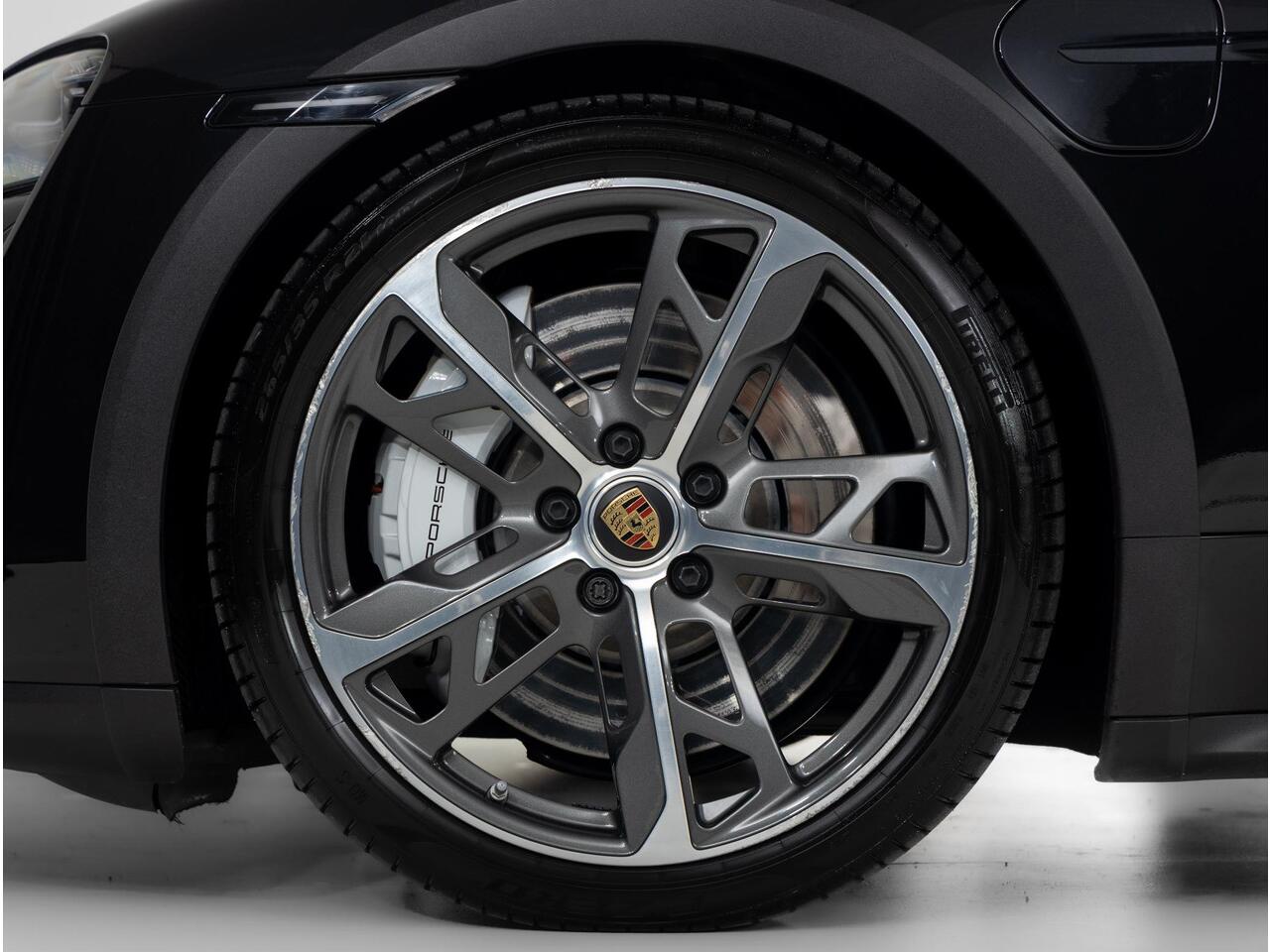 Porsche Taycan Turbo Cross Turismo