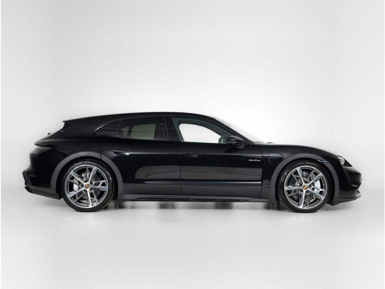 Porsche Taycan Turbo Cross Turismo