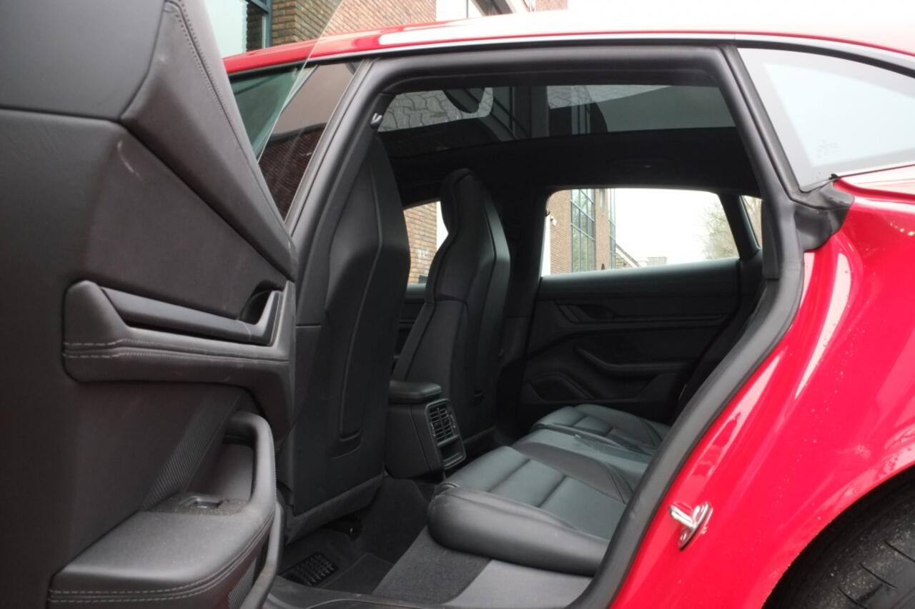 Porsche Taycan Sport Turismo 89 kWh Panoramadak, Sport Chrono, Adaptive cruisecontrol