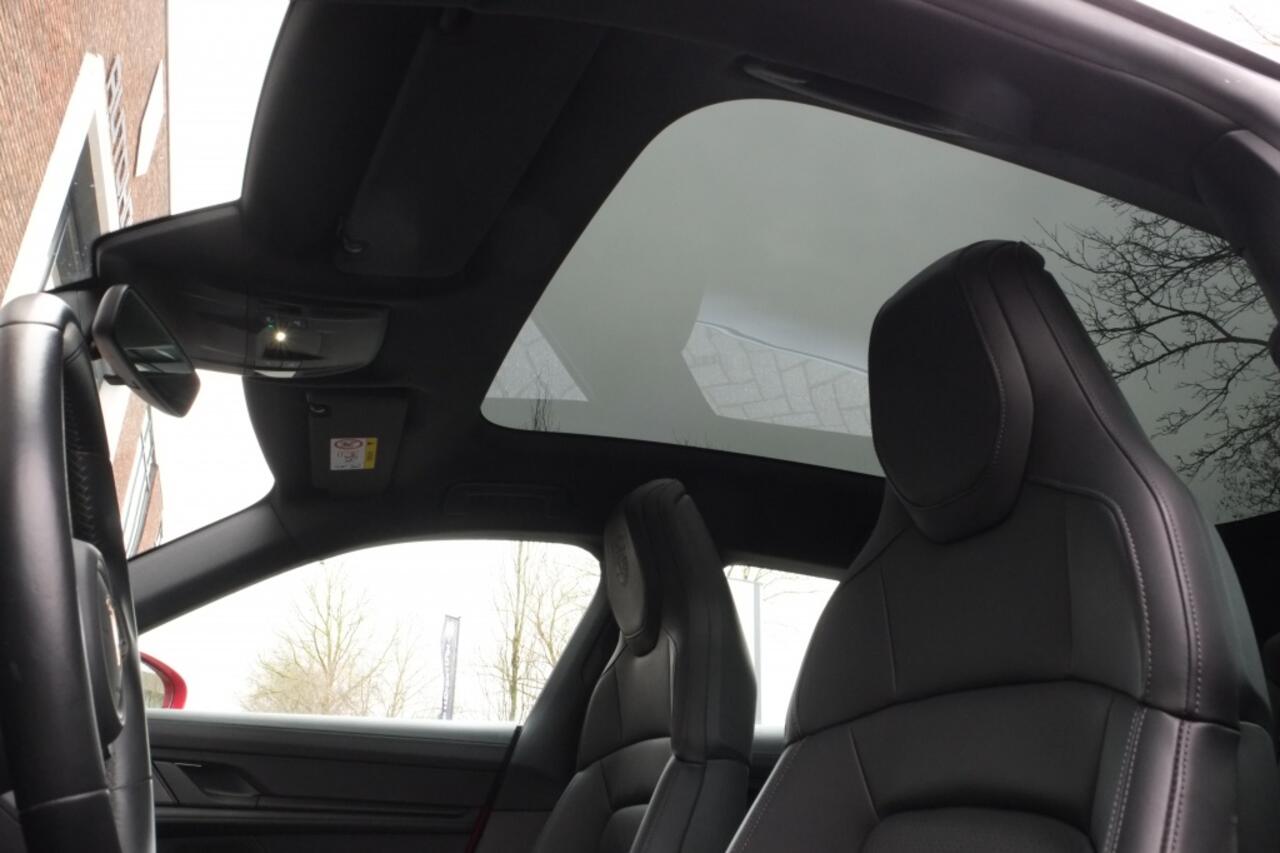 Porsche Taycan Sport Turismo 89 kWh Panoramadak, Sport Chrono, Adaptive cruisecontrol