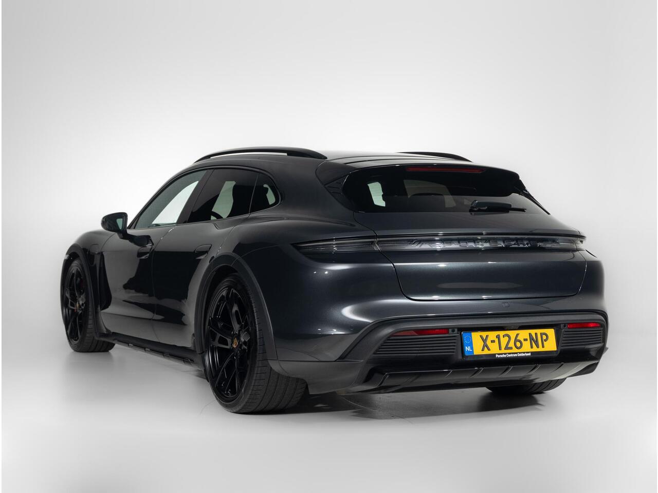 Porsche Taycan 4S Cross Turismo