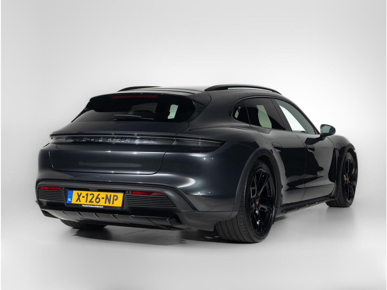 Porsche Taycan 4S Cross Turismo