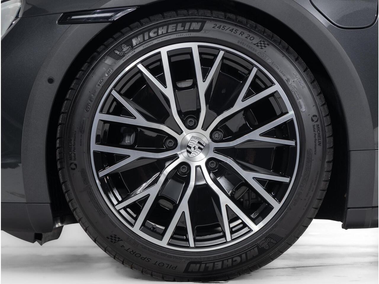 Porsche Taycan 4 Cross Turismo