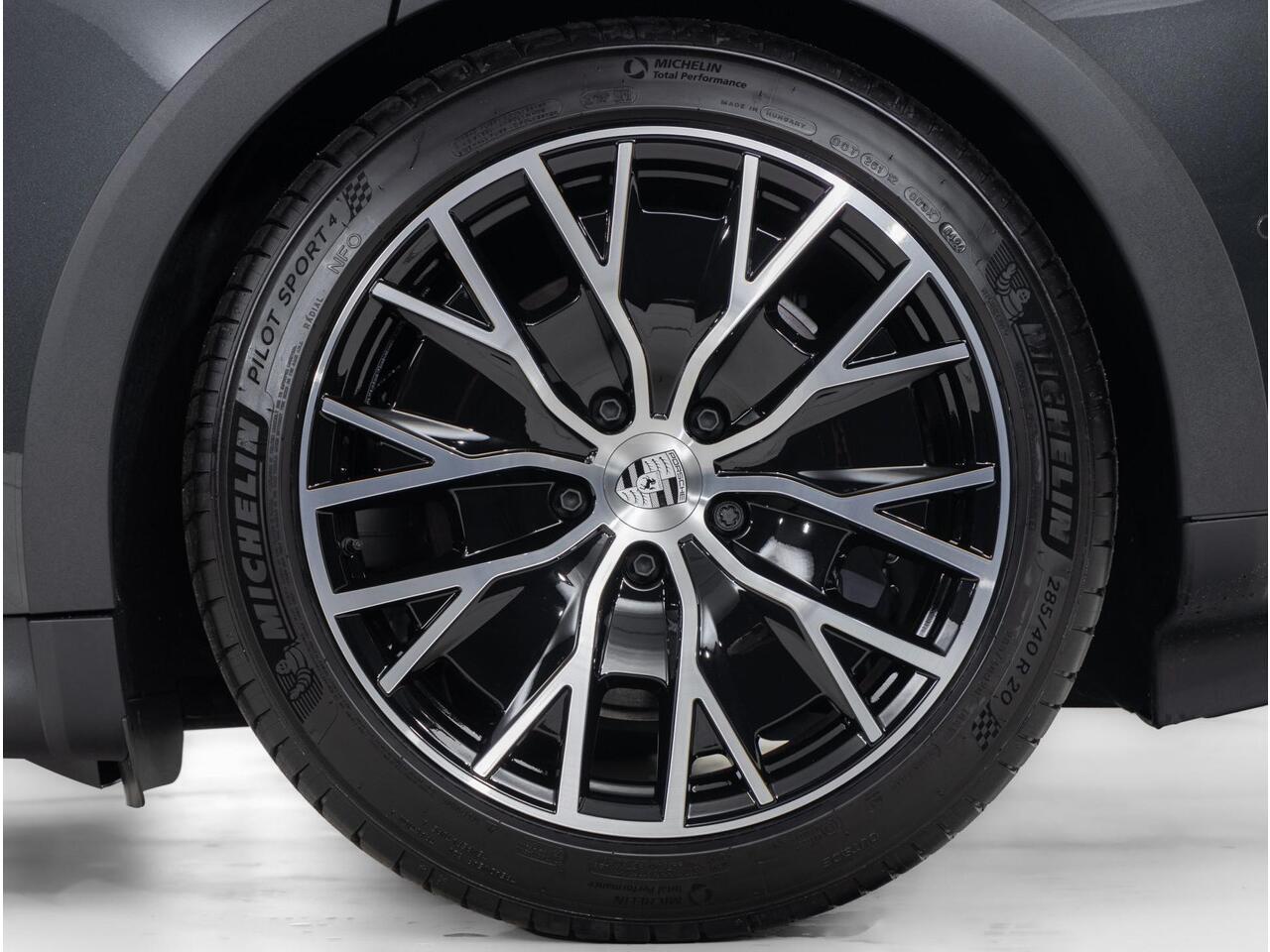 Porsche Taycan 4 Cross Turismo