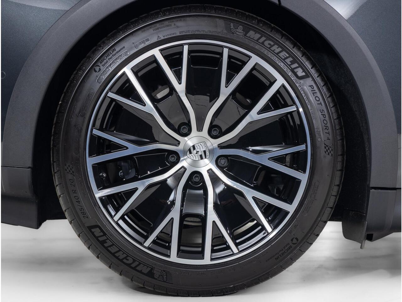 Porsche Taycan 4 Cross Turismo