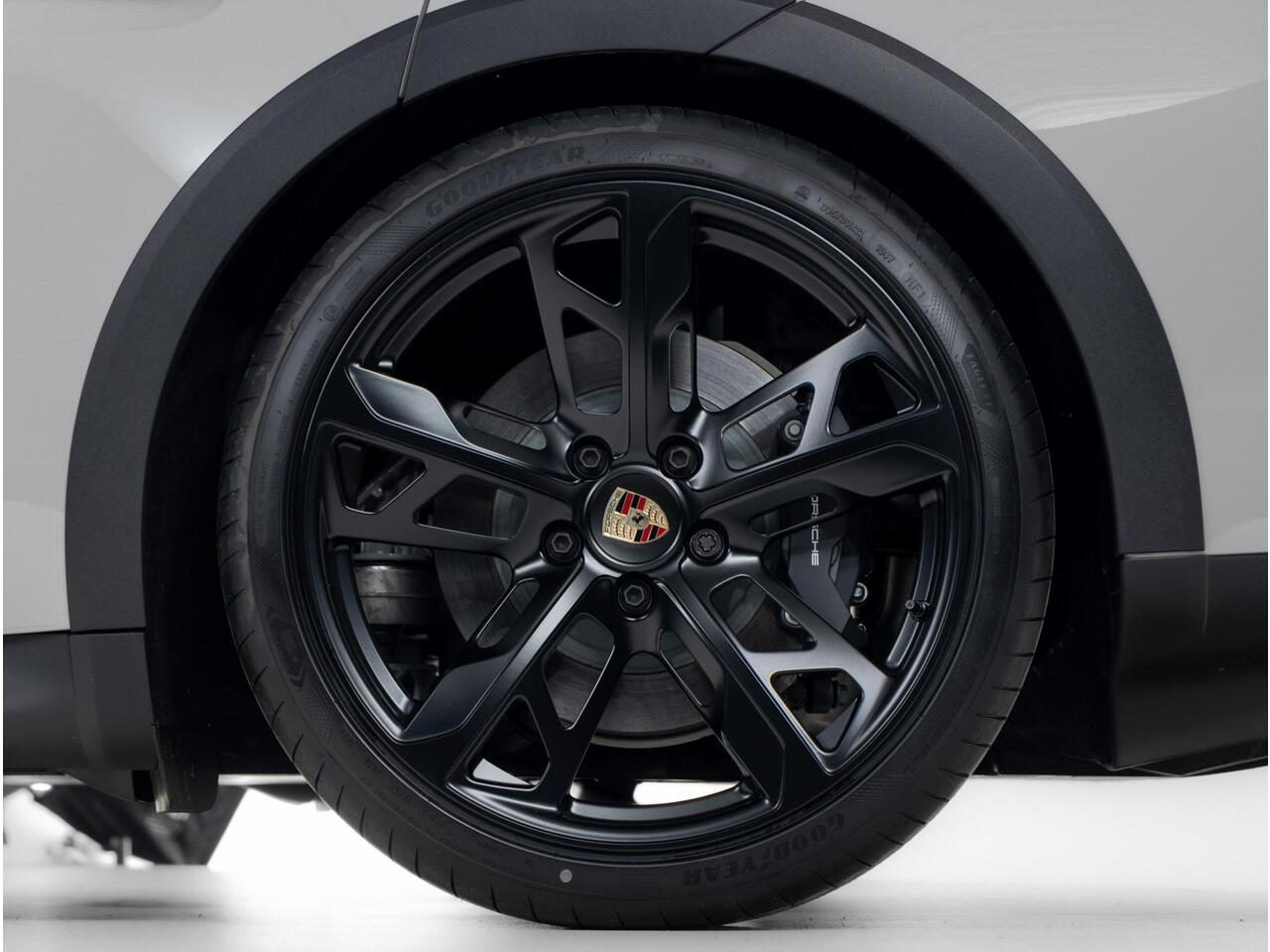 Porsche Taycan 4 Cross Turismo