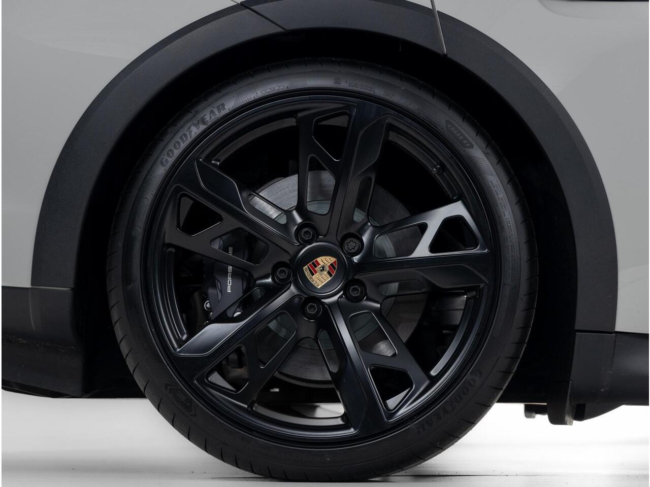 Porsche Taycan 4 Cross Turismo