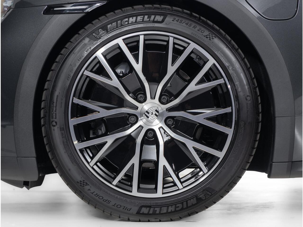 Porsche Taycan 4 Cross Turismo