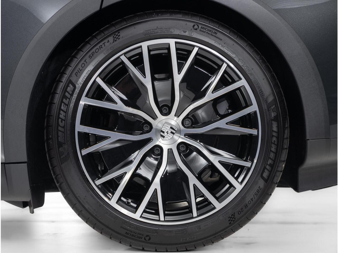 Porsche Taycan 4 Cross Turismo