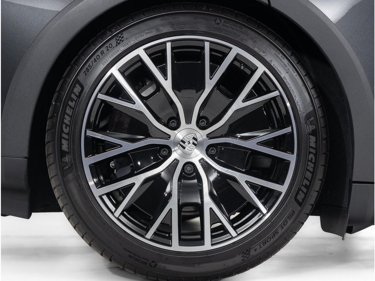 Porsche Taycan 4 Cross Turismo