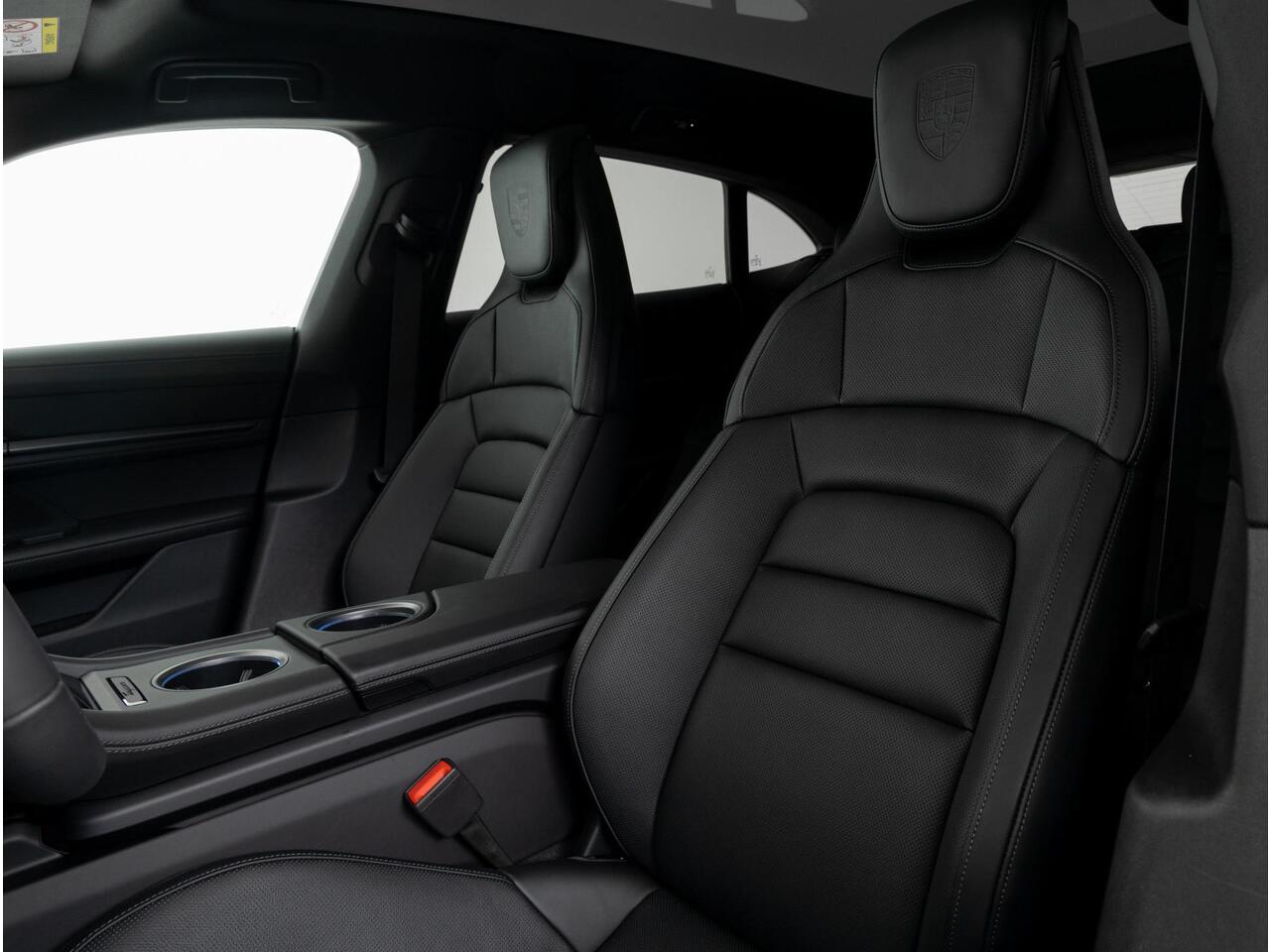 Porsche Taycan 4 Cross Turismo