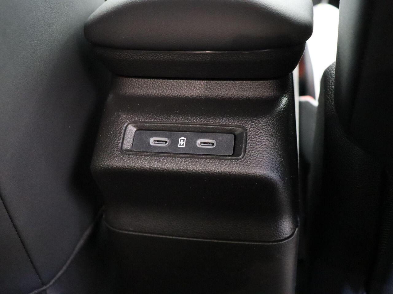 Renault 4 comfort range iconic 52 kWh | Active driver assist | Stoel- en stuurwielverwarming | Elek. bedienbare achterklep |