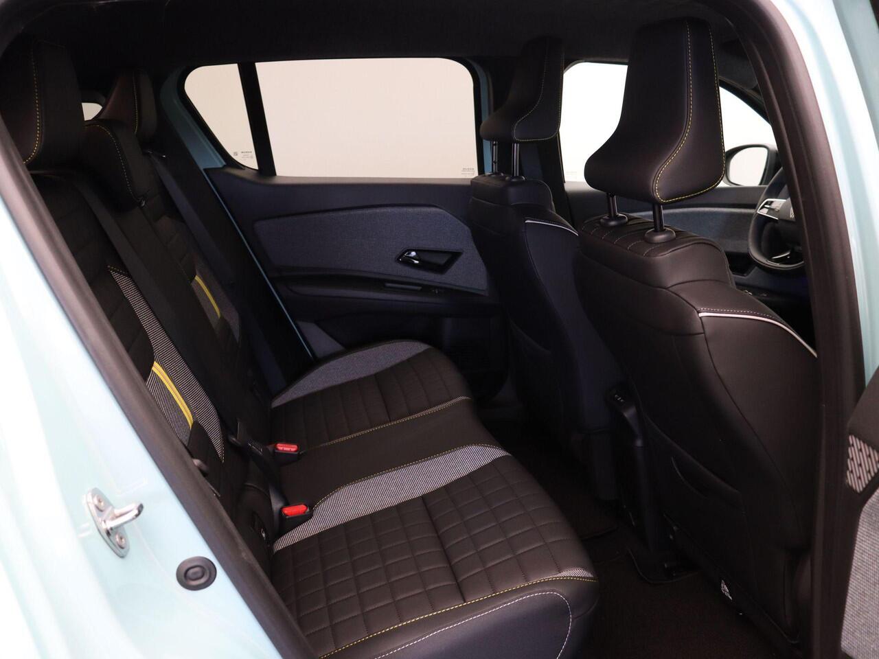 Renault 4 comfort range iconic 52 kWh | Active driver assist | Stoel- en stuurwielverwarming | Elek. bedienbare achterklep |