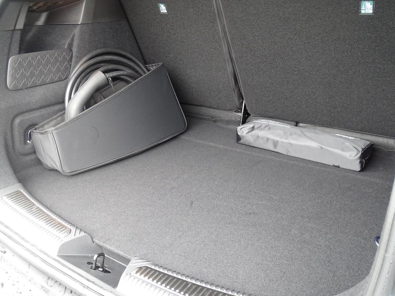 Renault 4 comfort range iconic 52 kWh PACK ADVANCED DRIVING ASSIST / HARMAN KARDON AUDIO / V2L ADAPTER | Demo leverbaar 11-2025