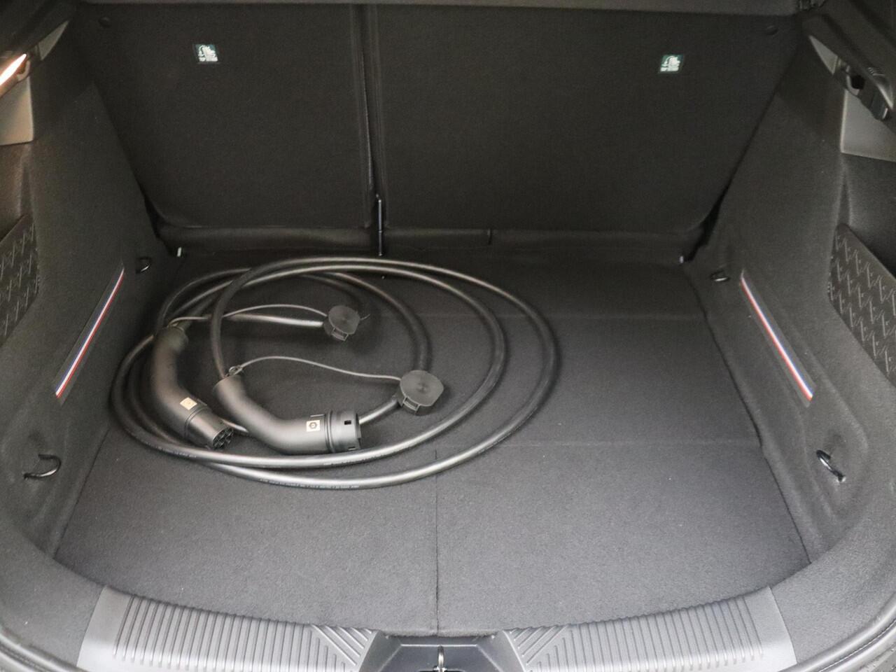 Renault 4 comfort range iconic 52 kWh | Navi | Airco | Camera | Pack Winter |