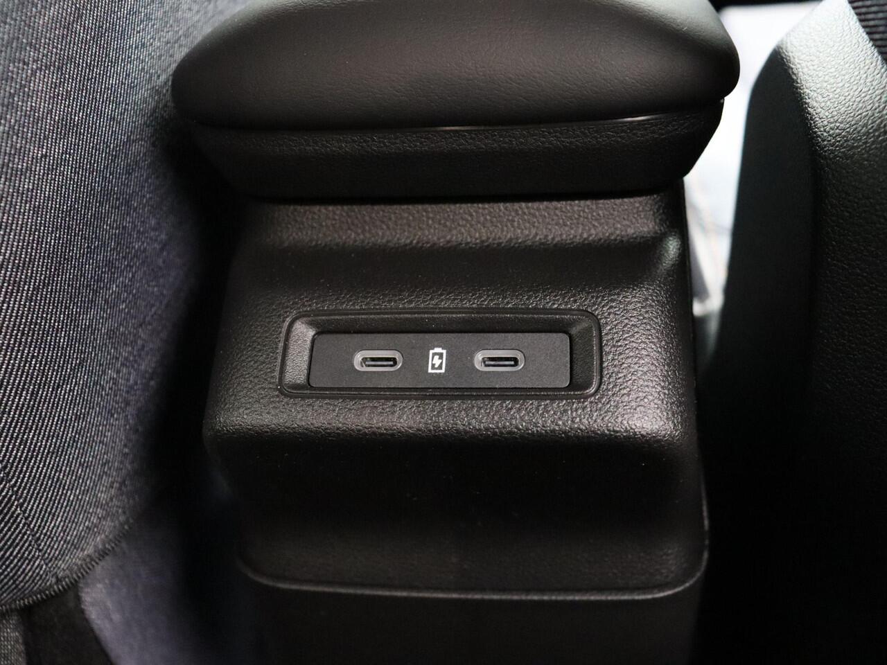 Renault 4 comfort range techno 52 kWh | Vijf jaar garantie | Stoel- en stuurwielverwarming | Adaptieve cruise control | 18" Lichtmetalen velgen |