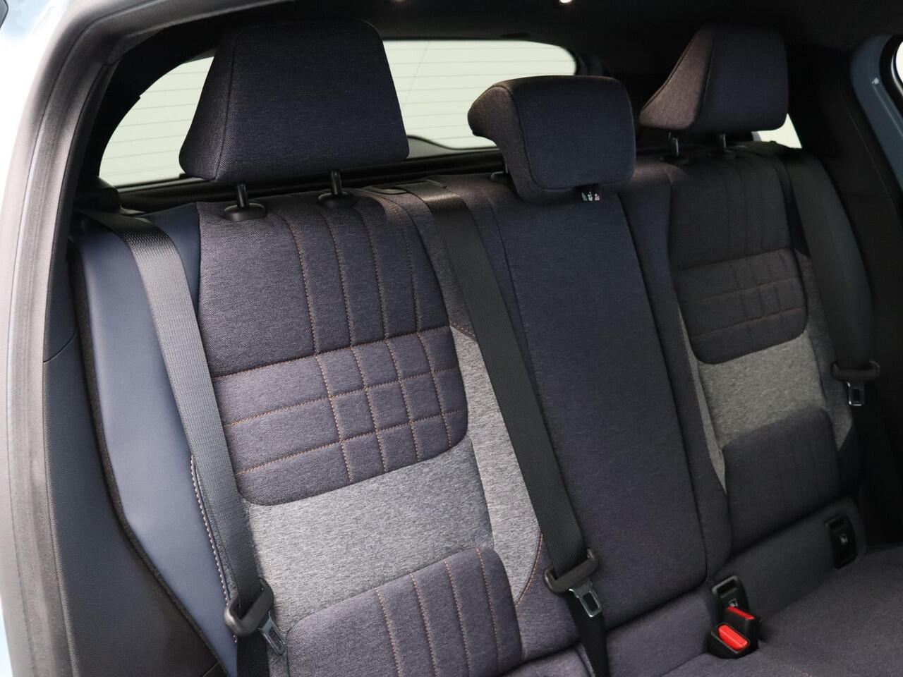 Renault 4 comfort range techno 52 kWh | Vijf jaar garantie | Stoel- en stuurwielverwarming | Adaptieve cruise control | 18" Lichtmetalen velgen |