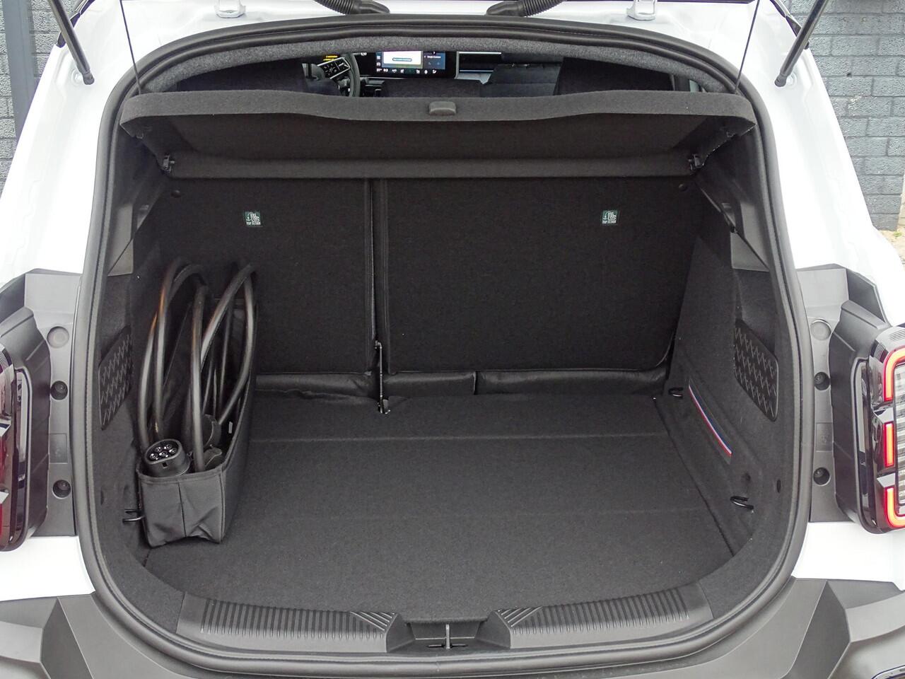 Renault 4 comfort range techno 52 kWh NU 5 JAAR GARANTIE! / PACK WINTER PREMIUM / HARMAN KARDON AUDIO / ZWARTE MOTORKAP