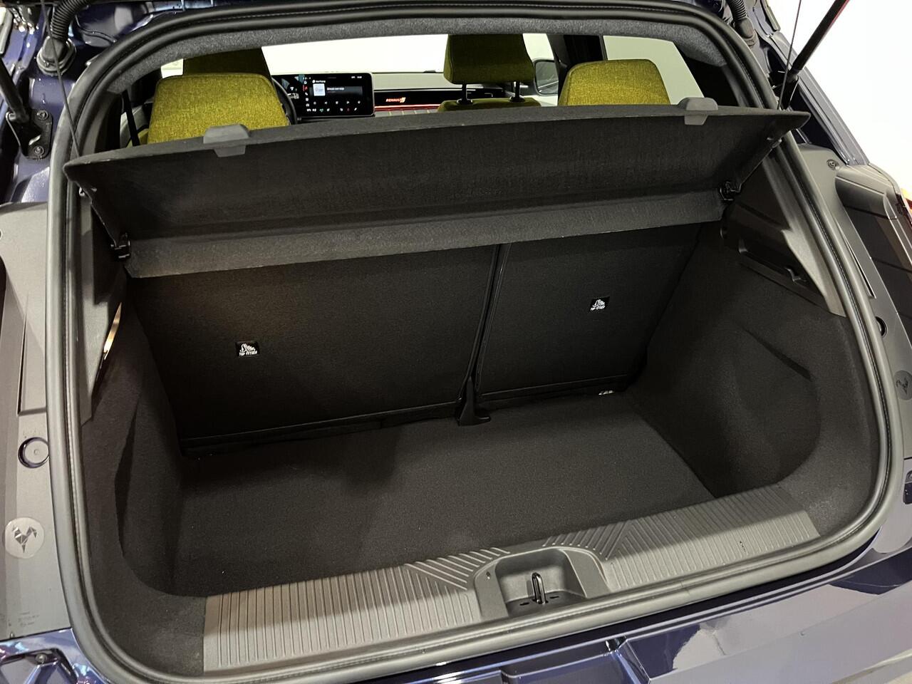 Renault 5 Iconic Cinq 52 kWh | Harman Kardon | Pack Safety & Advanced Driving Assist | Adapter V2L, energie naar extern apparaat | Van: ¤36.859,- nu rijklaar voor: ¤ 35.359,-