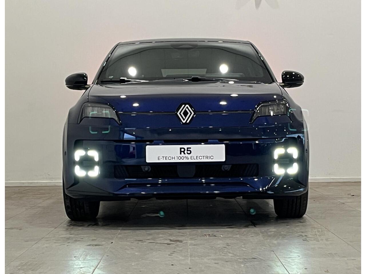 Renault 5 Iconic Cinq 52 kWh | Harman Kardon | Pack Safety & Advanced Driving Assist | Adapter V2L, energie naar extern apparaat | Van: ¤36.859,- nu rijklaar voor: ¤ 35.359,-