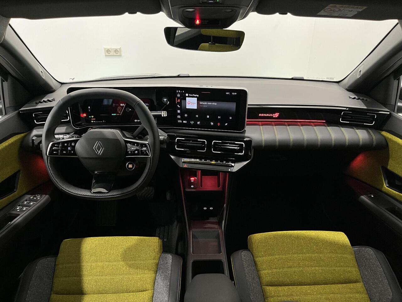 Renault 5 Iconic Cinq 52 kWh | Harman Kardon | Pack Safety & Advanced Driving Assist | Adapter V2L, energie naar extern apparaat | Van: ¤36.859,- nu rijklaar voor: ¤ 35.359,-