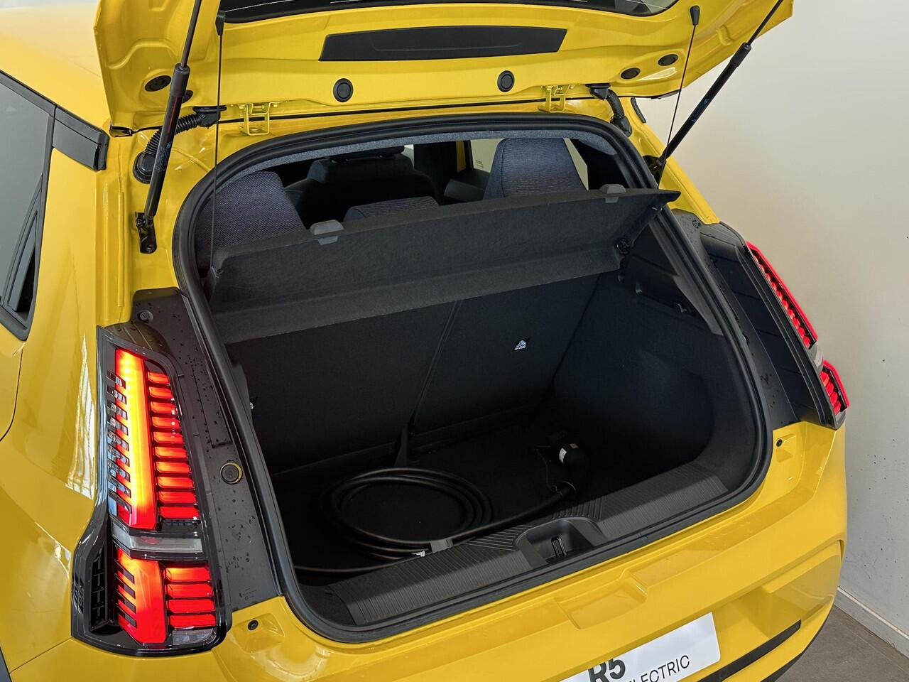 Renault 5 Urban Range Techno 40 kWh | Pack Winter | Van: ¤ 31.559,- nu rijklaar voor: ¤ 30.059,-