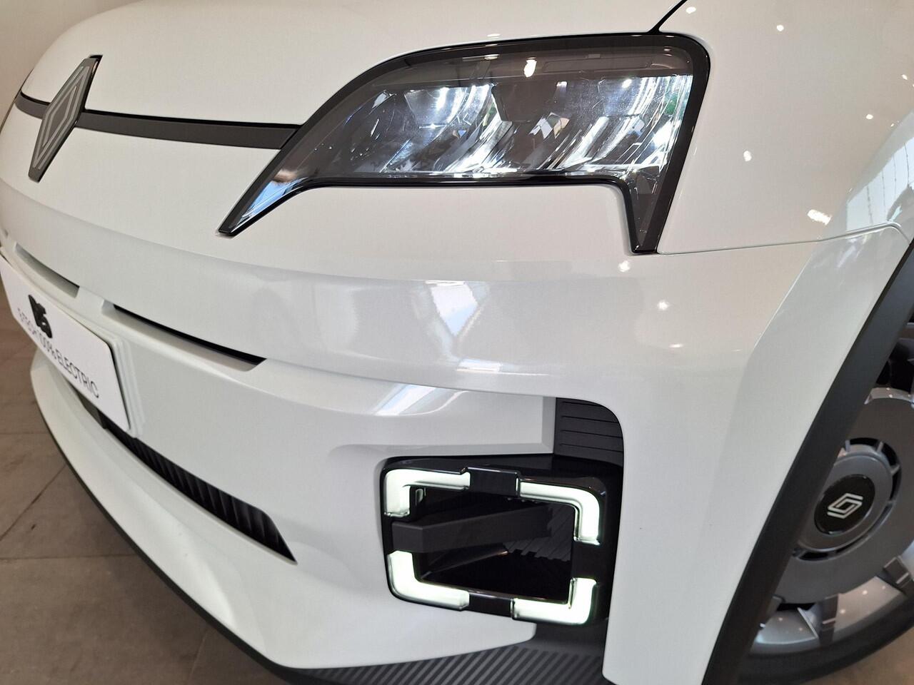 Renault 5 Urban Range Evolution 40 kWh | Van: ¤ 29.059,- nu rijklaar voor: ¤ 27.559,-