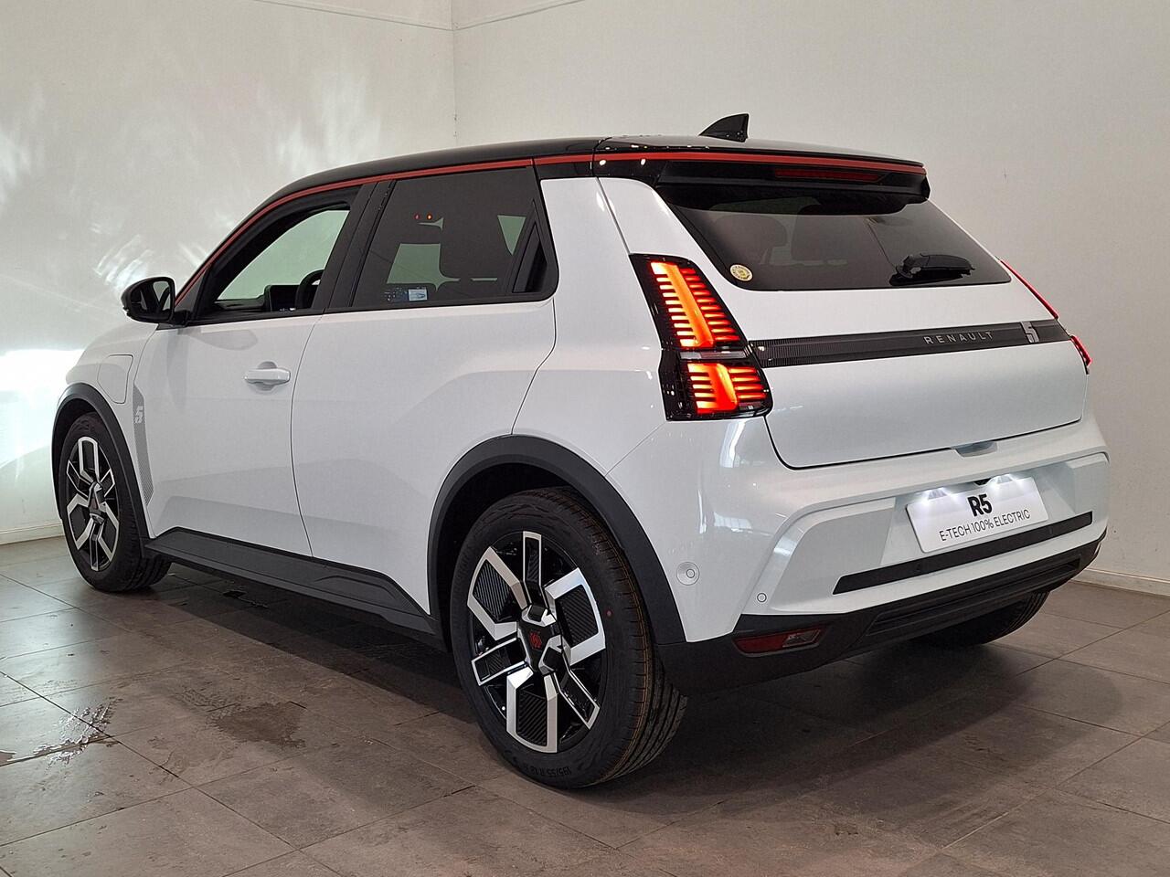 Renault 5 Urban Range Techno 40 kWh | Pack Winter | Pack Advanced Driving Assist | Van: ¤ 32.909,- nu rijklaar voor: ¤ 31.245,-