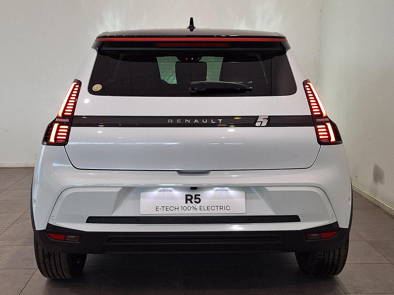 Renault 5 Urban Range Techno 40 kWh | Pack Winter | Pack Advanced Driving Assist | Van: ¤ 32.909,- nu rijklaar voor: ¤ 31.245,-