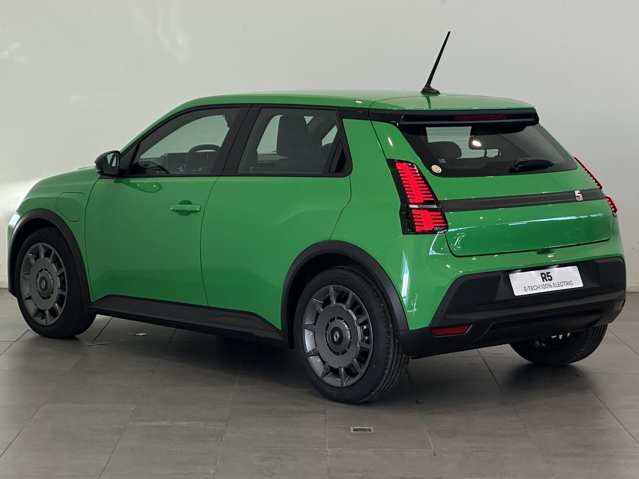 Renault 5 Urban Range FIVE 40 kWh | Van: ¤ 25.359,- nu rijklaar voor: ¤ 24.990,-