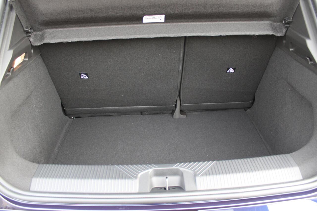 Renault 5 150PK COMFORT RANGE ROLAND-GARROS 52 kWh | NAVIGATIE SYSTEEM MET GOOGLE INTERGRATIE | HARMAN KARDON PREMIUM AUDIO | FULL LED KOPLAMPEN MET MICRO-OPTICS EN FRANSE VLAG | 10"R-LINK MULTIMEDIA | 18"GRONO LICHTMETALEN VELGEN | TWO-TONE CAROSSERIE KLEUR I.C.M.