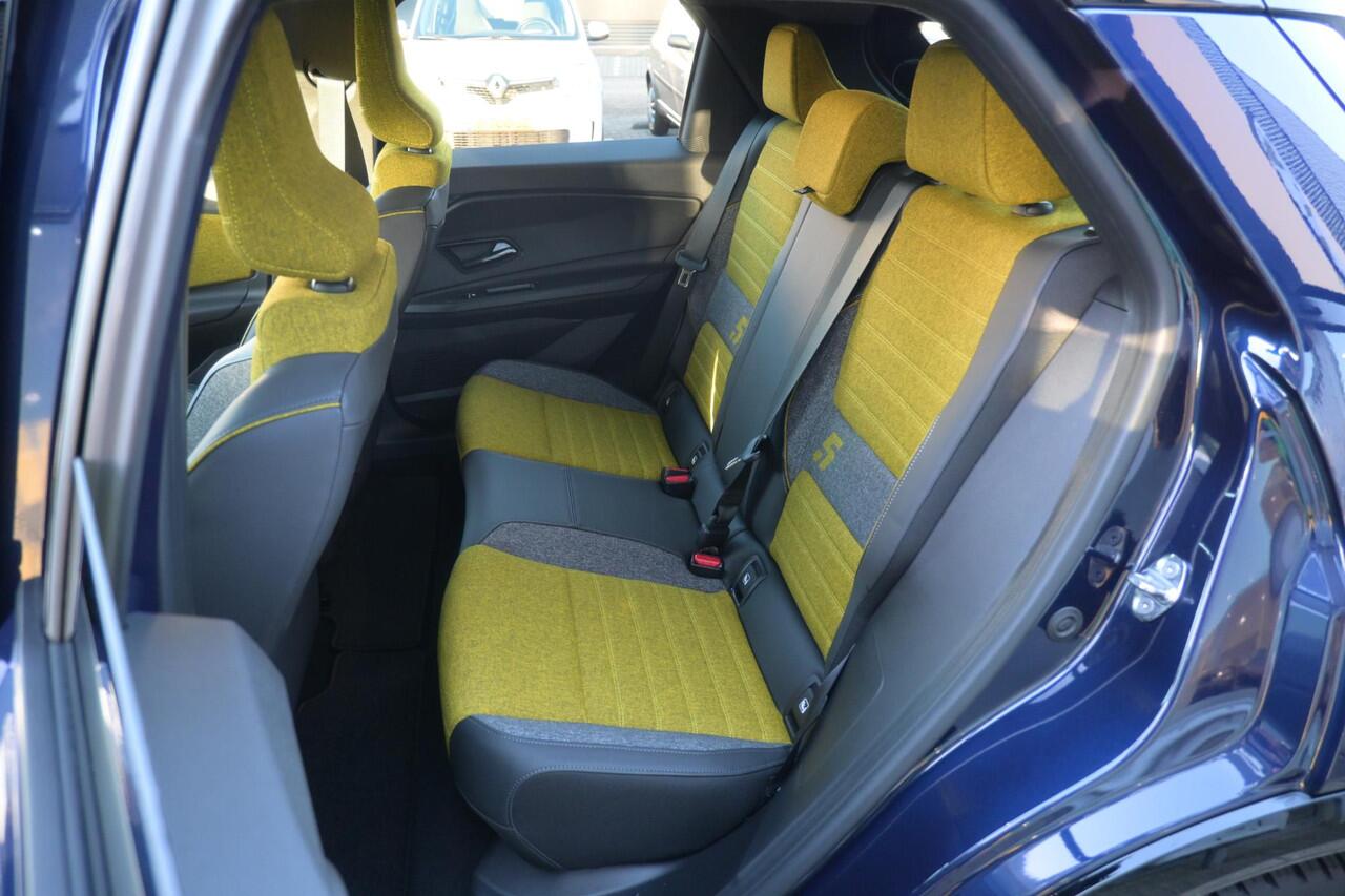 Renault 5 comfort range iconic cinq 52 kWh | STUUR/STOELVERWARMING | CAMERA | NAVI | ADAPT. CRUISE CONTROL | APPLECARPLAY/ANDROIDAUTO | ALL-SEASONBANDEN | CLIMATE CONTROL | PDC | LMV