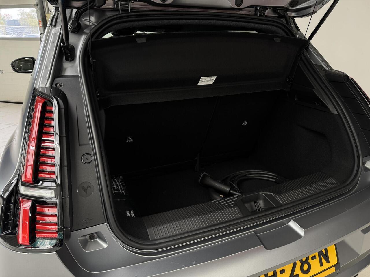 Renault 5 comfort range Roland-Garros 52 kWh | DEMO Beschikbaar 4-2026 | Navigatie | Achteruitrijcamera | Harman / Kardon | Adaptive Cruise Control | Stoel + Stuurverwarming | All-Season banden |