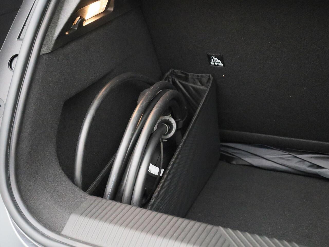 Renault 5 comfort range Roland-Garros 52 kWh | Pack Safety & Advanced Driving Assist | Harman Kardon Audio | Stoel- en Stuurwielverwarming | Camera | Draadloze Smartphonelader | 18" LMV 'Electro' | LED Pure Vision | Android Automotive