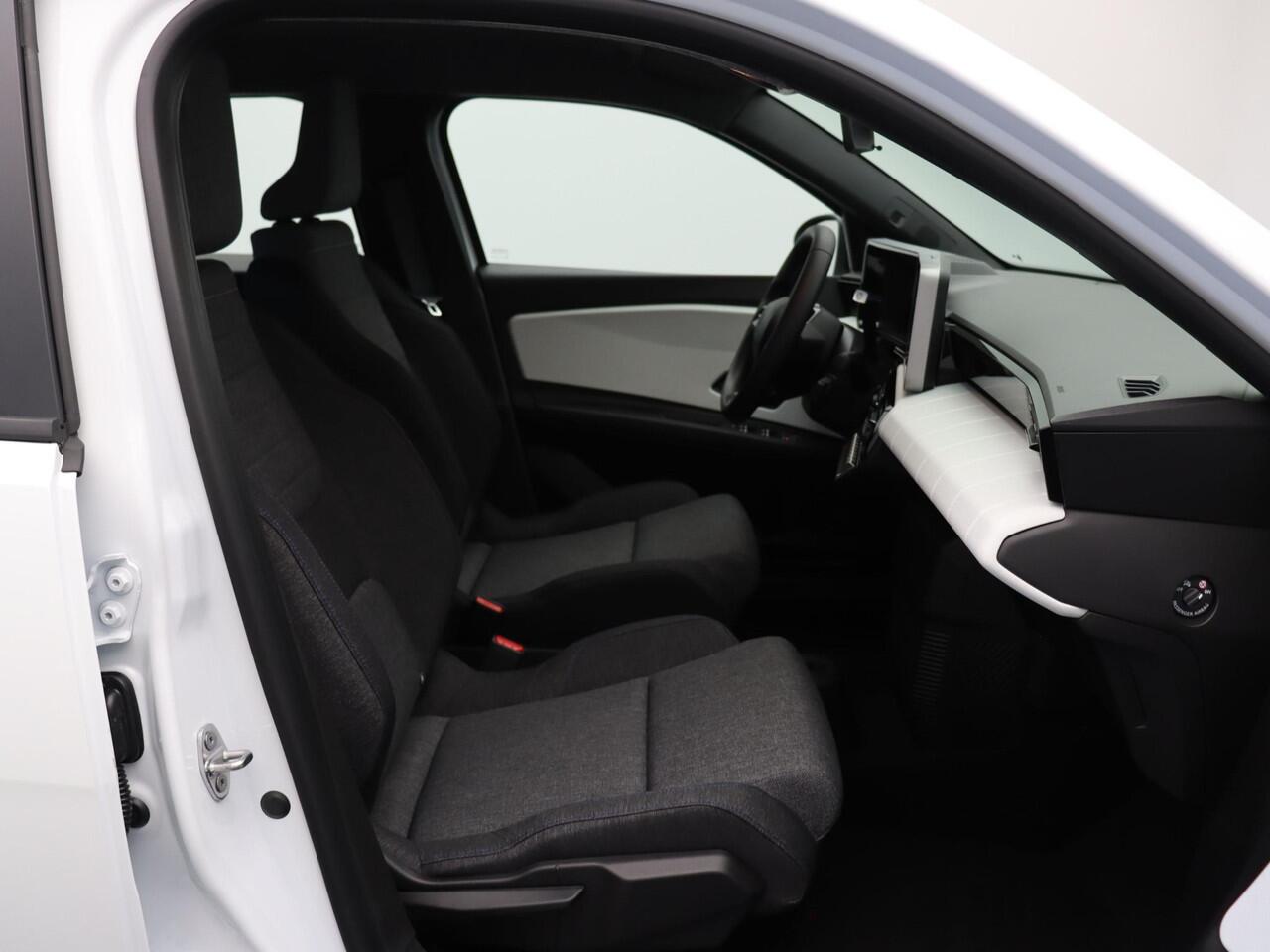 Renault 5 urban range evolution 40 kWh | 17% bijtelling | Stoelverwarming | DC lader | Parkeersensoren achter | Warmtepomp |