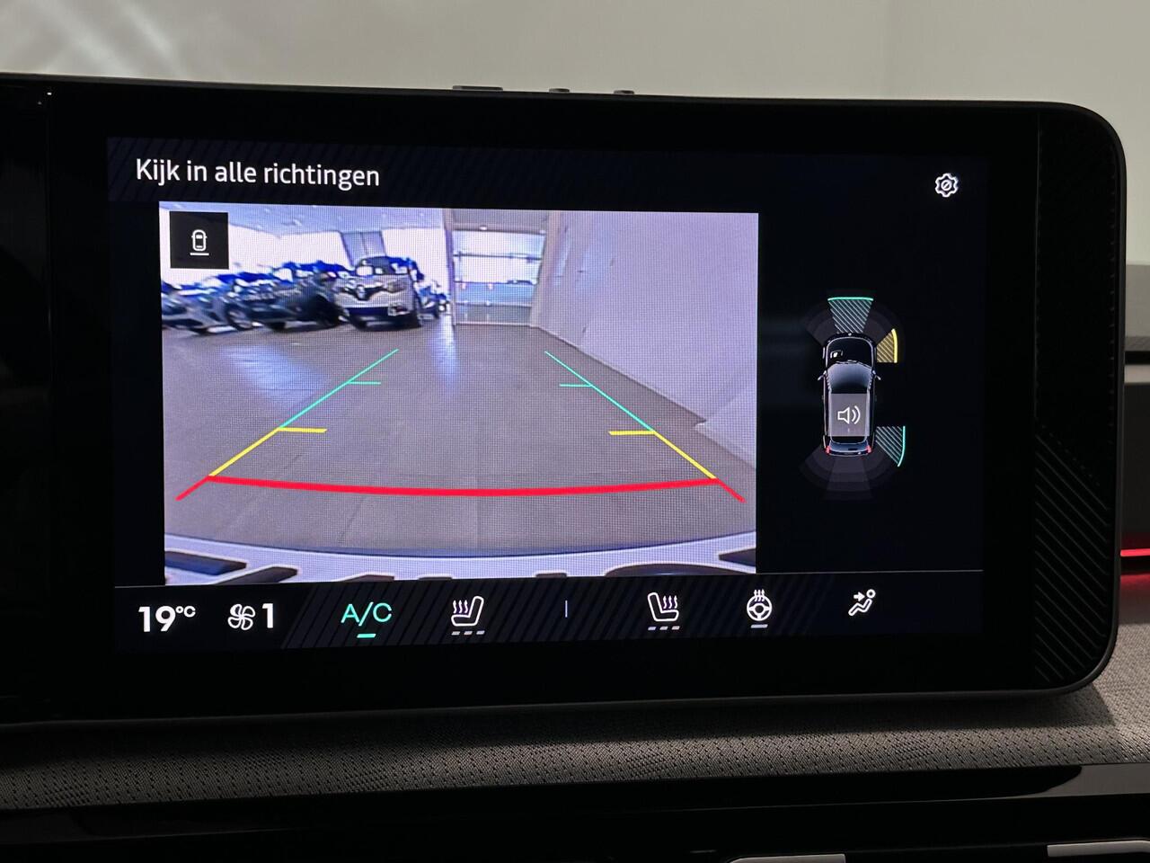 Renault 5 Comfort Range Roland Garros 52 kWh | Pack Safety & Advanced Driving Assist | Van: ¤ 37.859,- nu rijklaar voor: ¤36.559,-