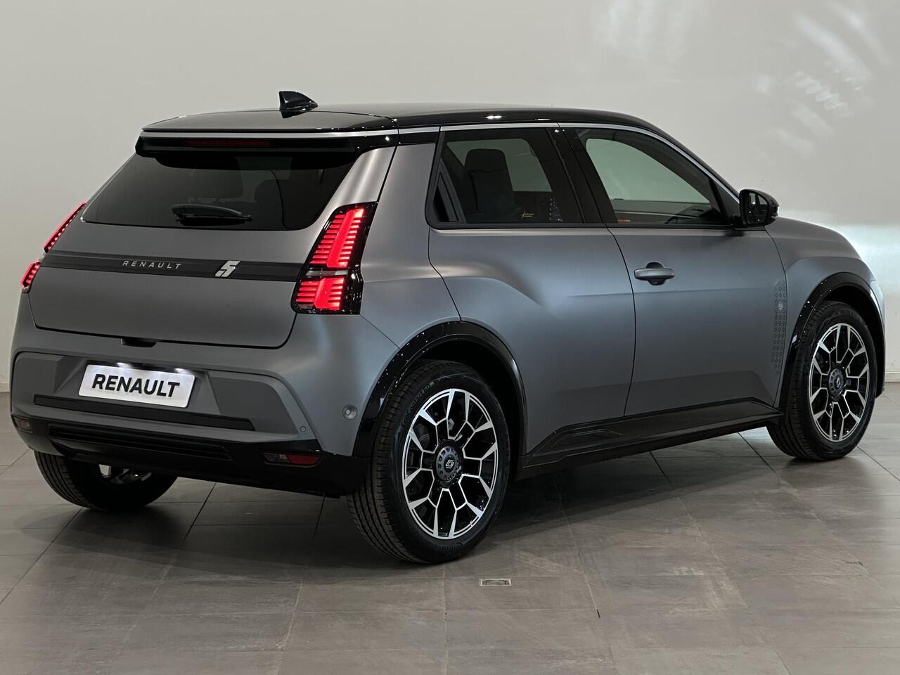Renault 5 Comfort Range Roland Garros 52 kWh | Pack Safety & Advanced Driving Assist | Van: ¤ 37.859,- nu rijklaar voor: ¤36.559,-