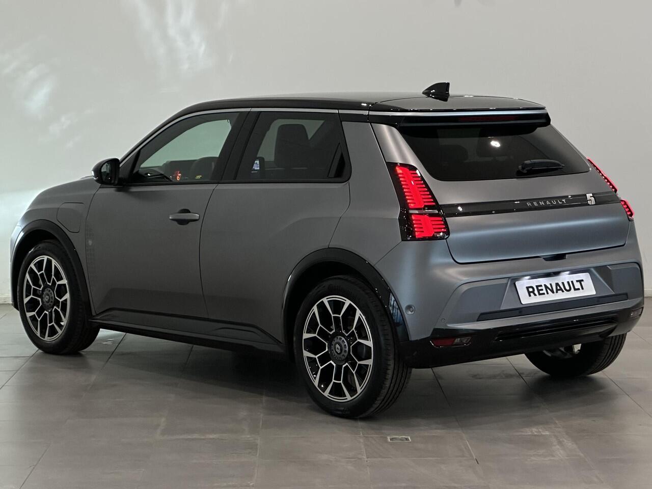 Renault 5 Comfort Range Roland Garros 52 kWh | Pack Safety & Advanced Driving Assist | Van: ¤ 37.859,- nu rijklaar voor: ¤36.559,-