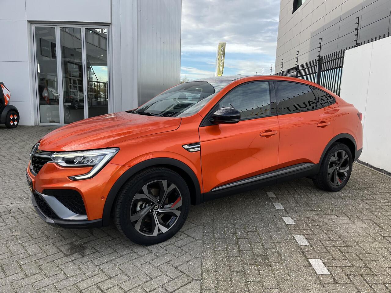 Renault Arkana 1.6 E-Tech Hybrid 145 R.S. Line / CAMERA / LEDEREN BEKLEDING / GROOT SCHERM NAVIGATIE / PARKEERSENSOREN / BLINDSPOT / APPLE CARPLAY / ANDROID AUTO