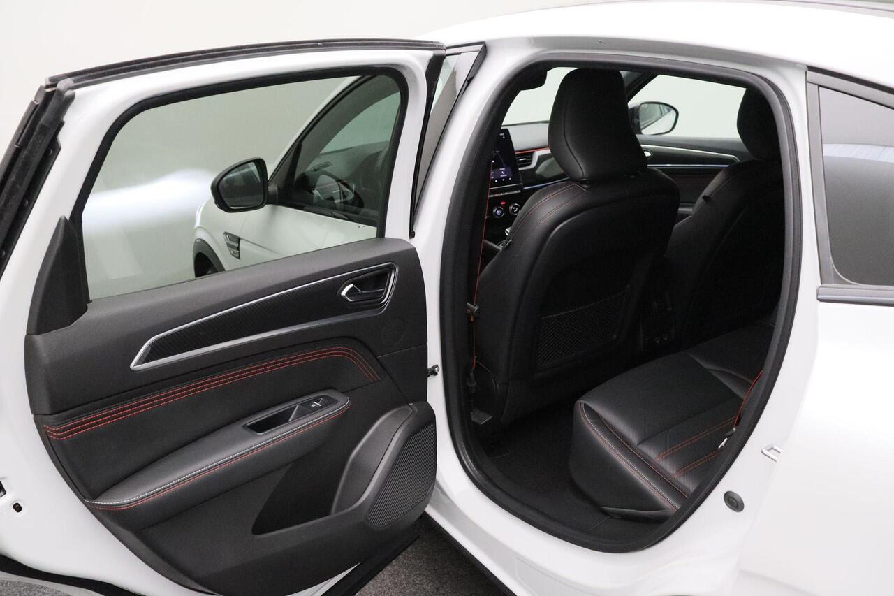 Renault Arkana 1.6 E-Tech Hybrid 145 R.S. Line 2021 | Navigatie | Cruise Control Adaptief | Verwarmde Voorstoelen | Bose Audio | Draadloze Telefoon Lader | Achteruitrij Camera | 2 Sleutels | NAP