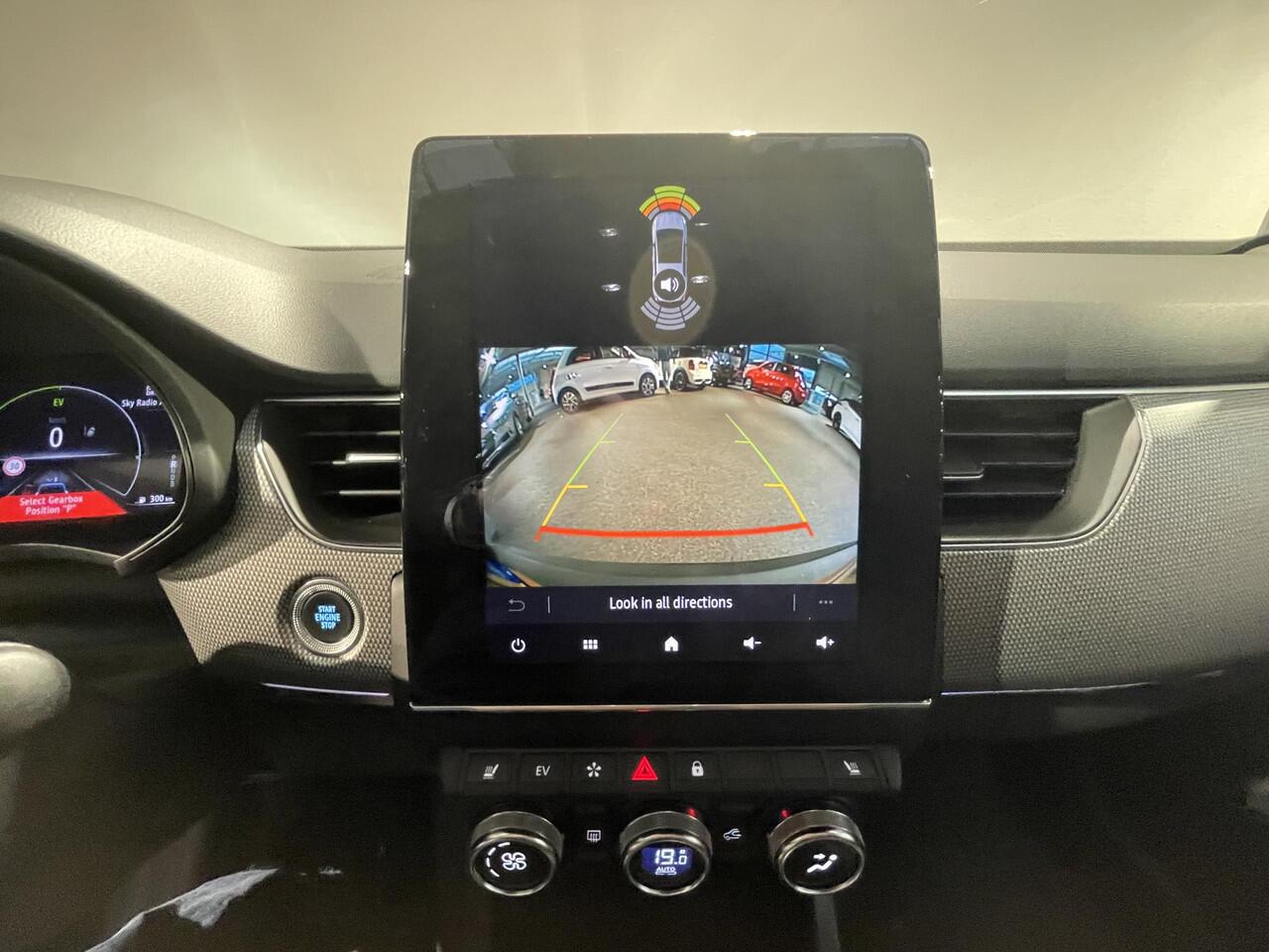 Renault Arkana 1.6 E-Tech Hybrid 145 Intens | Stoelverwarming | Navigatie | Achteruitrijcamera | Apple CarPlay / Android Auto |